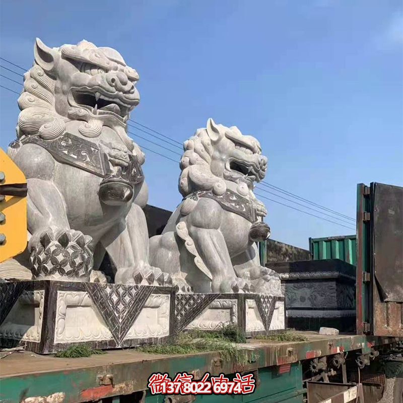 青石制大型仿真獅子雕塑，為鎮(zhèn)宅增添獨(dú)特魅力