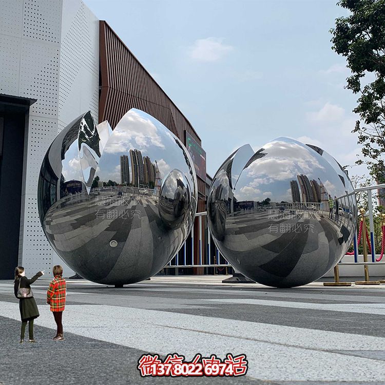 大型不銹鋼鏡面球體雕塑，為你的戶外空間增添獨特氣息