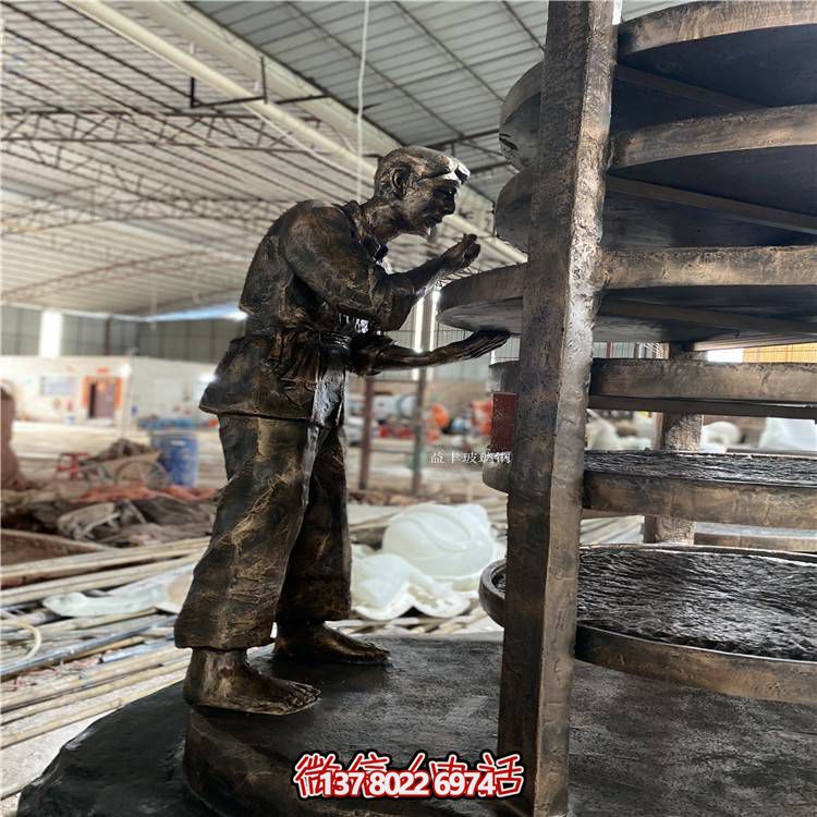 玻璃鋼仿銅人物擺件，點(diǎn)綴戶(hù)外園林景觀(guān)